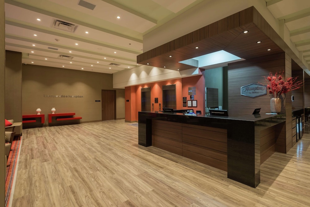Lobby at Hampton By Hilton Bogota Airport, BOGOTA