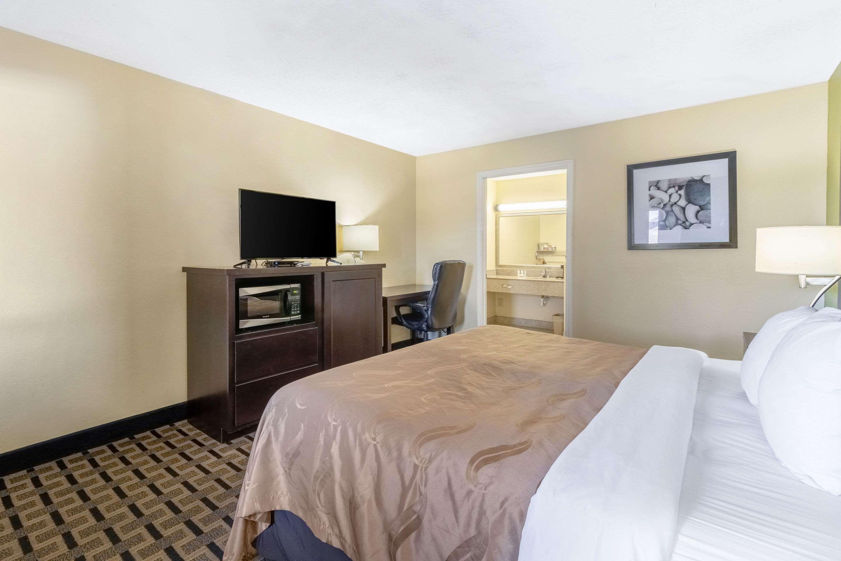 غرفة بسرير كينج، Quality Inn Franklin - Cool Springs Area 2/4