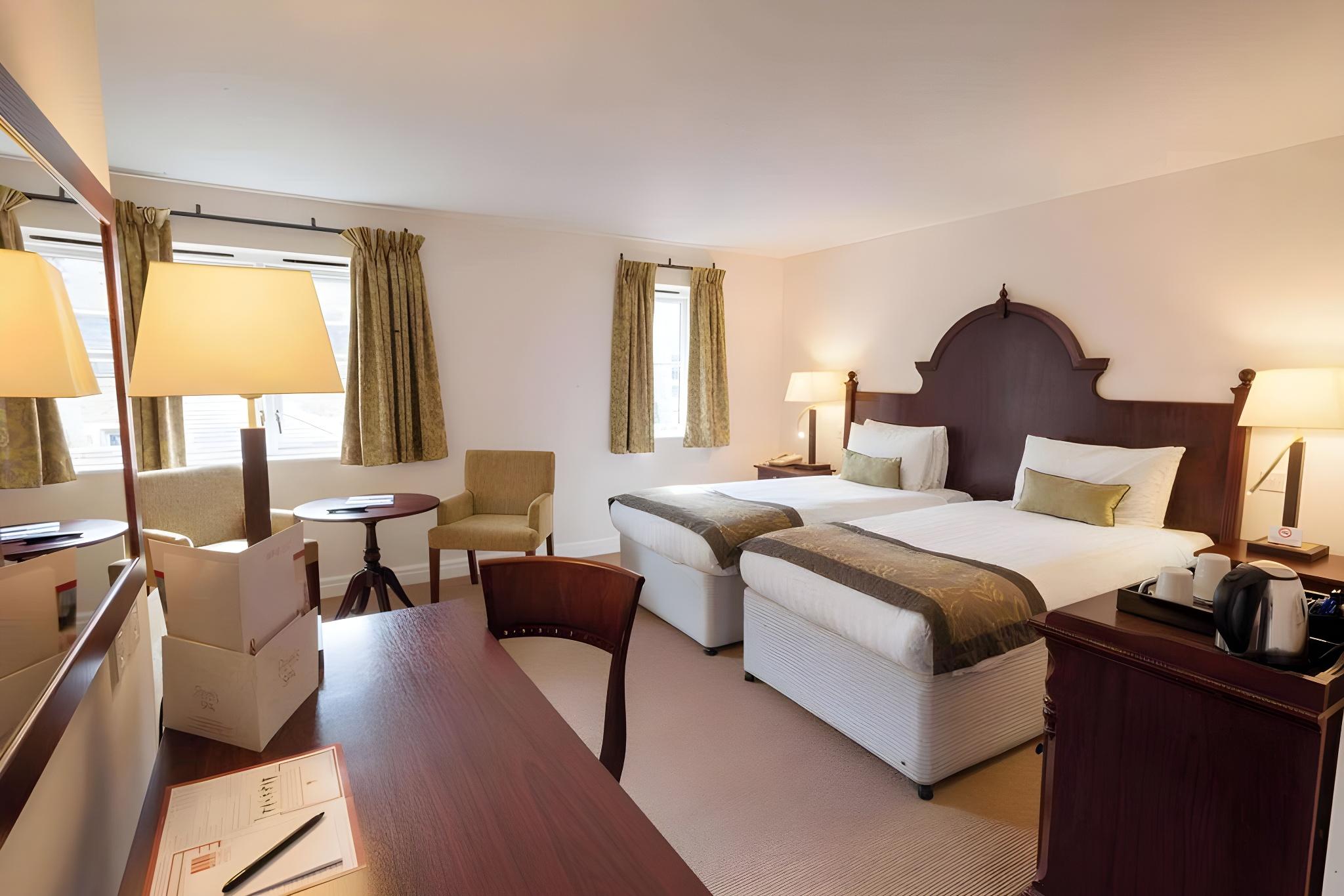 Cozy, Courtyard, Twin Beds