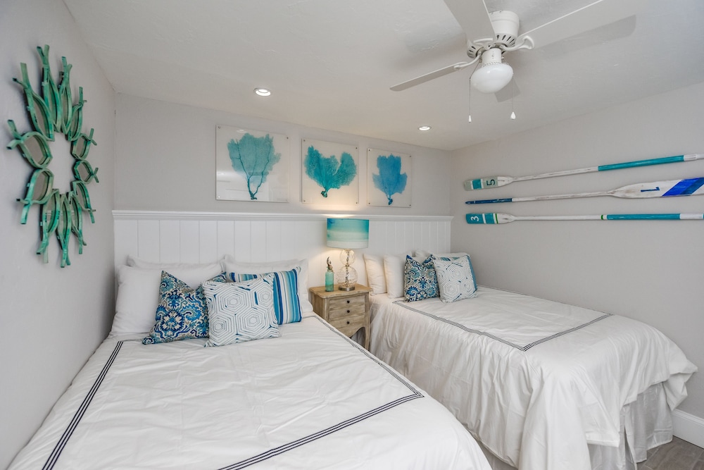 Tropical Breeze Resort 12/77