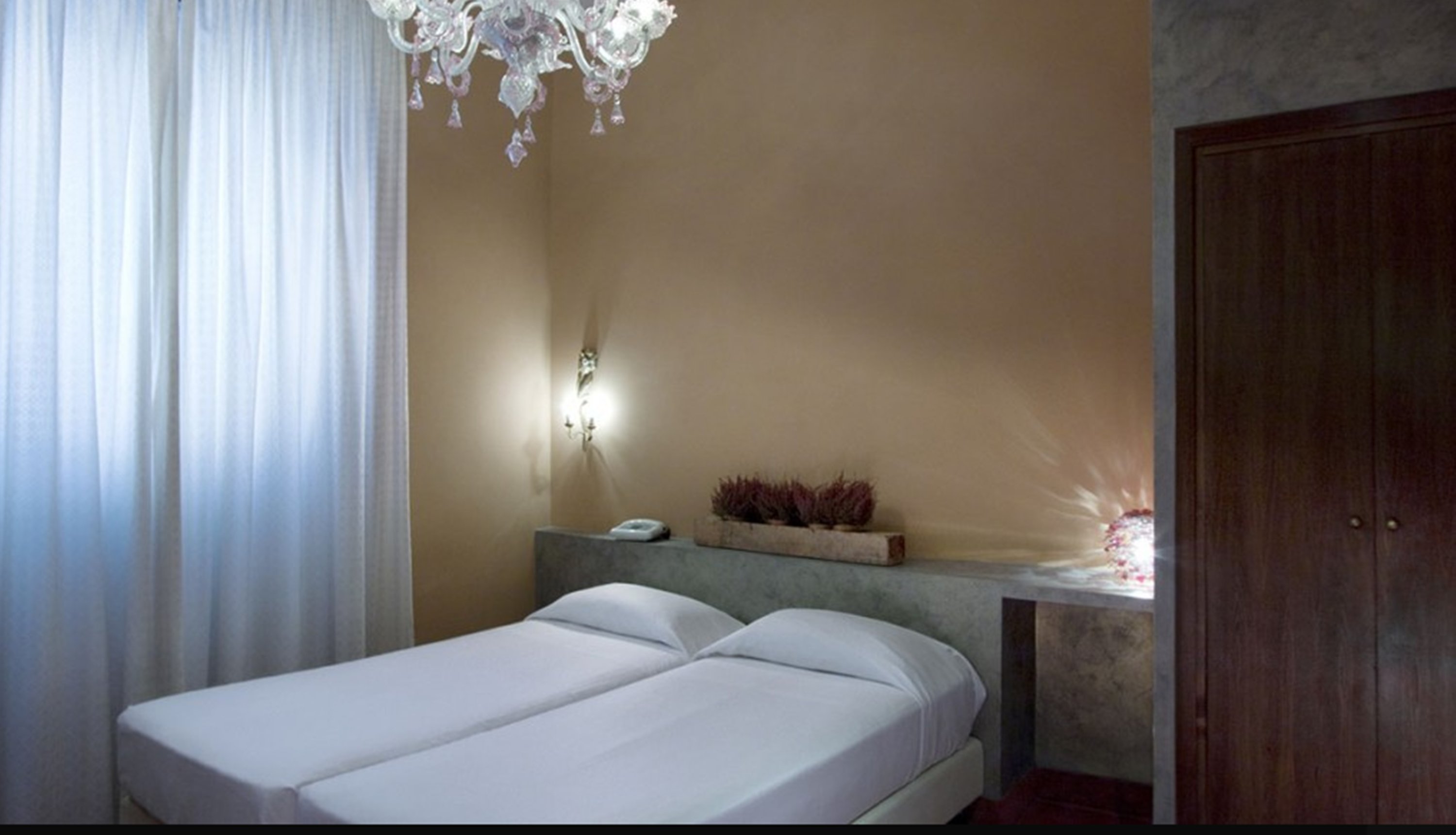 Hotel Columbia 25/70