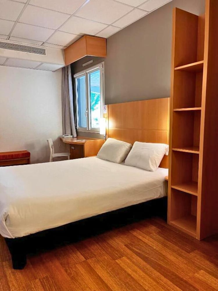 Ibis Vitre Centre 19/63