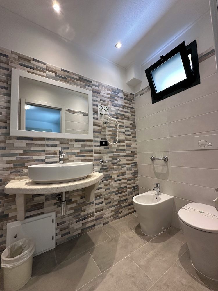 Panoramic, Queen Bed, Lagoon View، Corte Cala Dei Pini 3/5