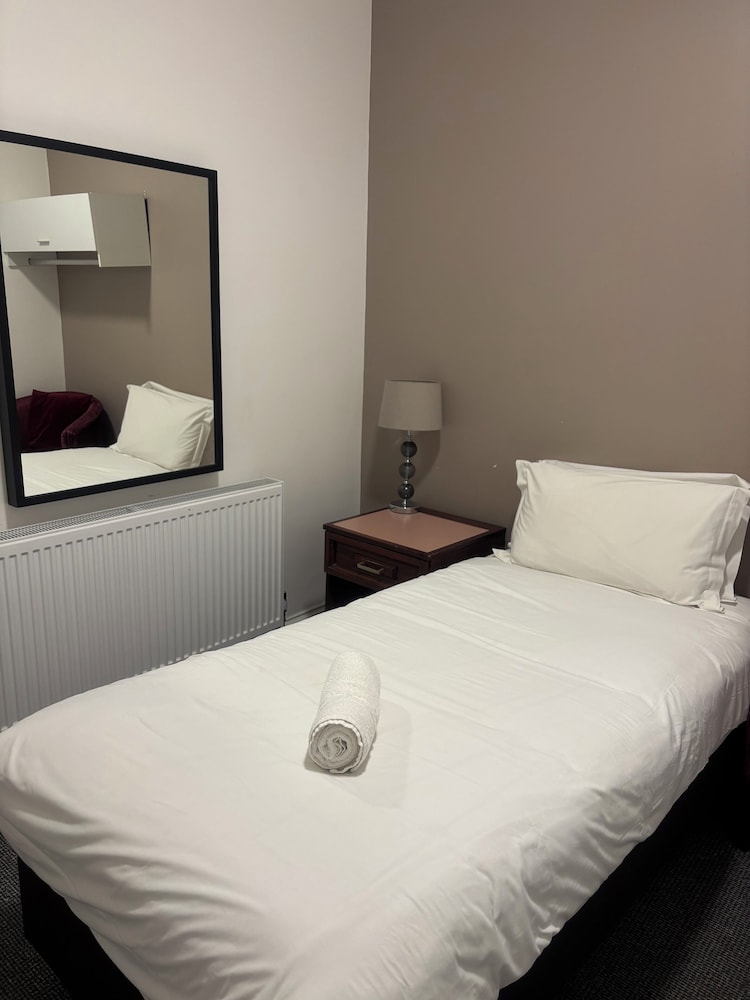The Midland Hotel & Bar 18/44