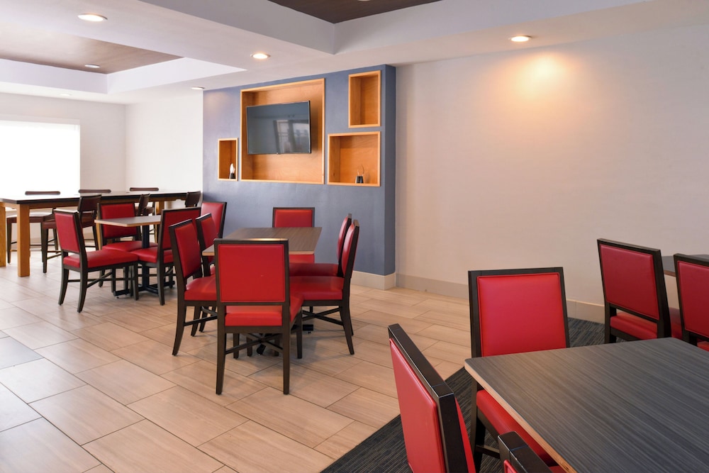 Holiday Inn Express and Suites Austin NW Lakeline, an IHG Hotel 21/27