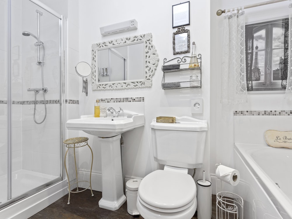 London, Executive, Triple, 3 Beds، Mamas Inn Boutique Guest House 2/3