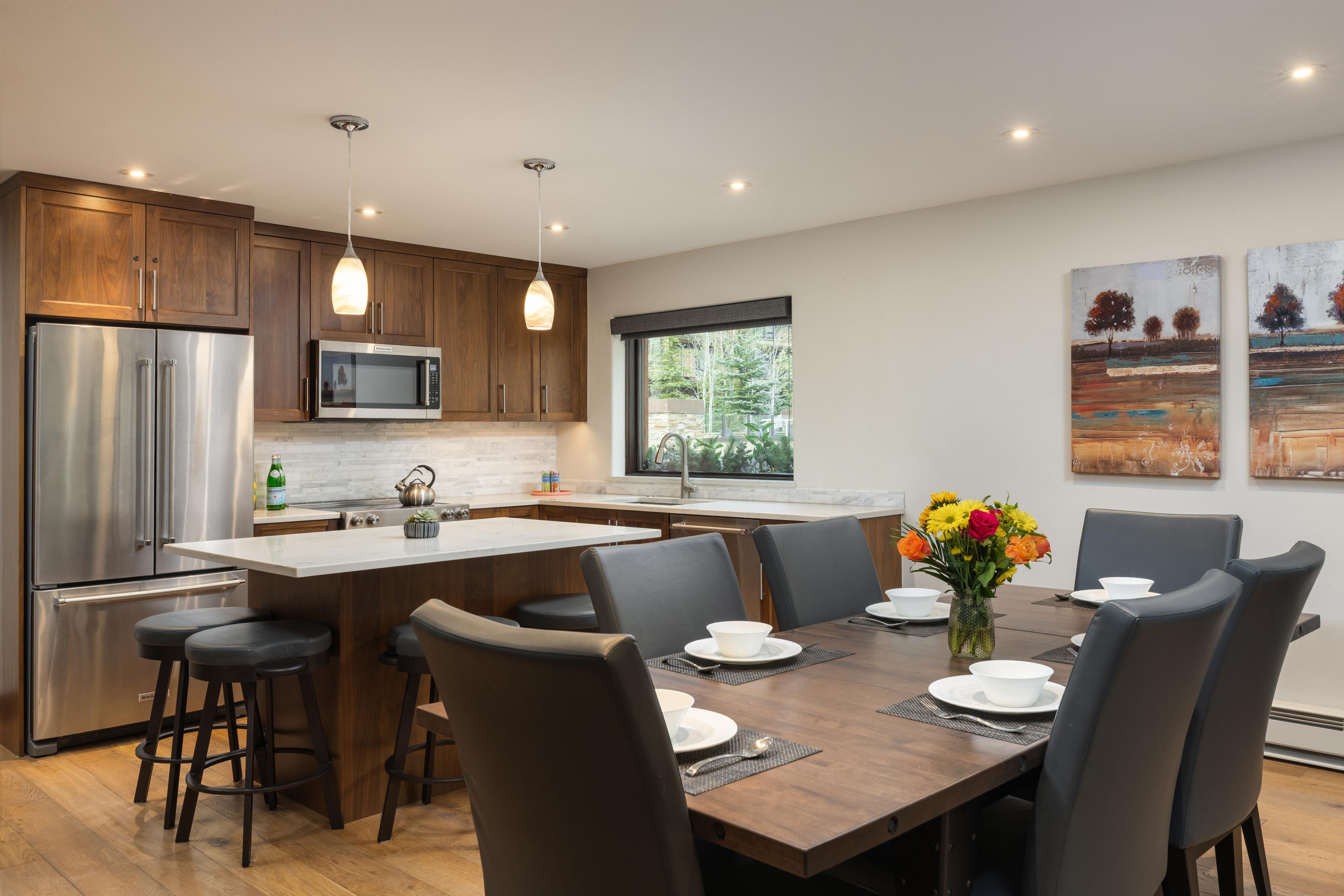 Montaneros Condominiums 33/50