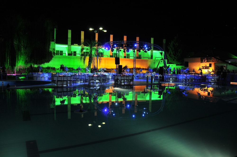 LE TOURNANT HOTEL & RESORT 46/54