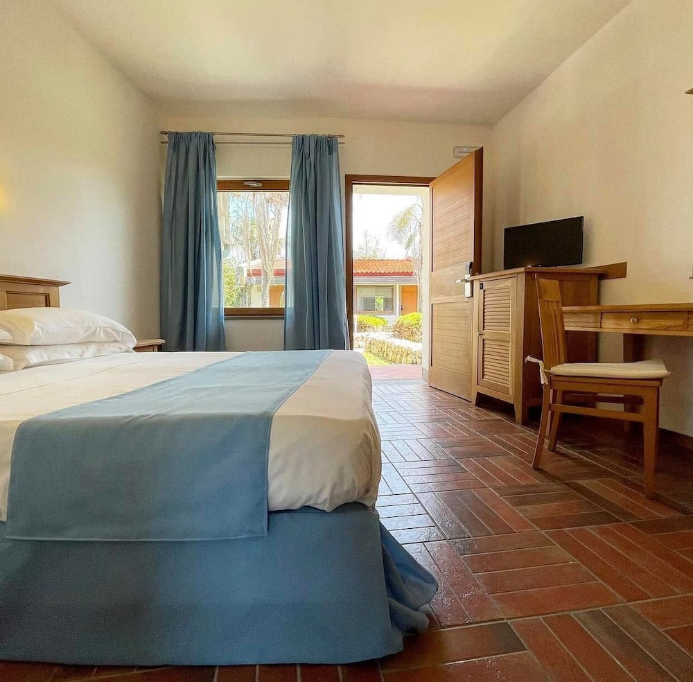 Le Mandrelle Beach Resort 5/28