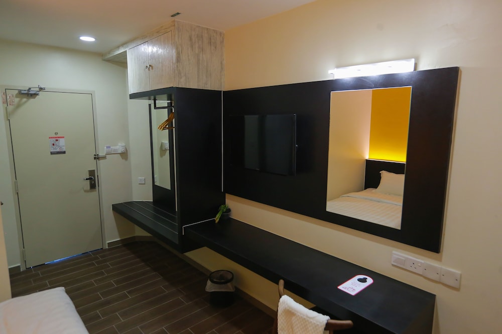 Pantai Regal Hotel 31/50