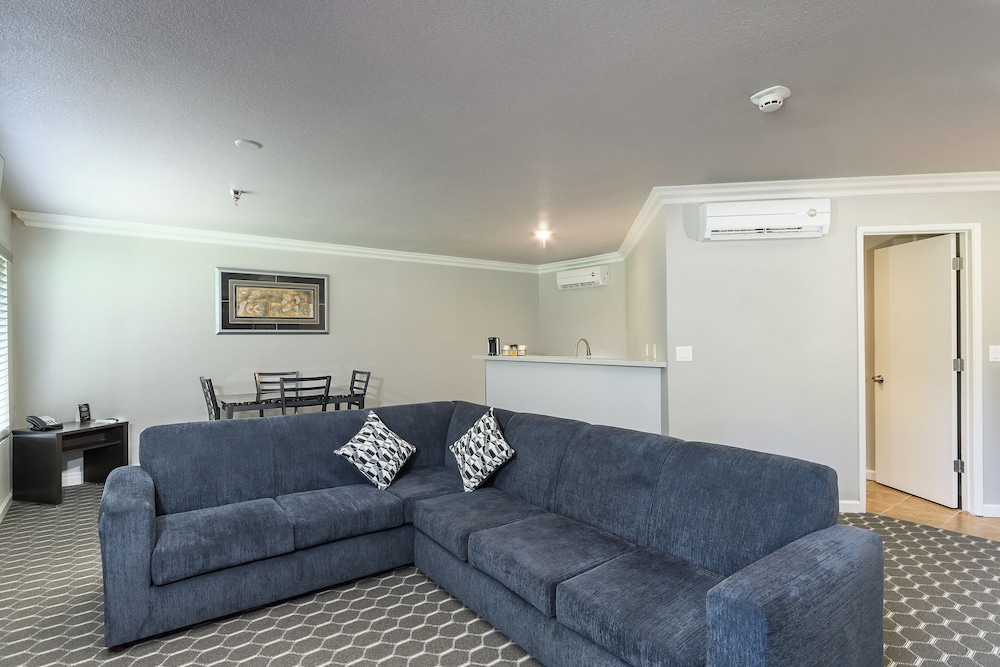 Alexis Park Resort 37/67