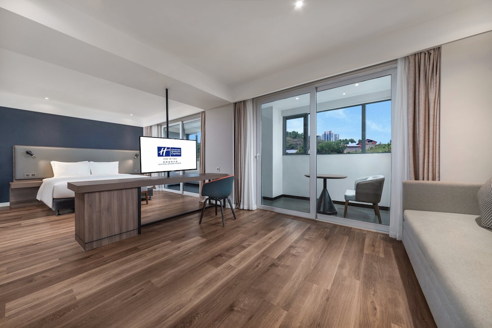 Holiday Inn Express Guiyang Jinyang Avenue 45/55