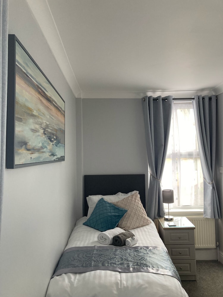 Bentley Lodge 12/50