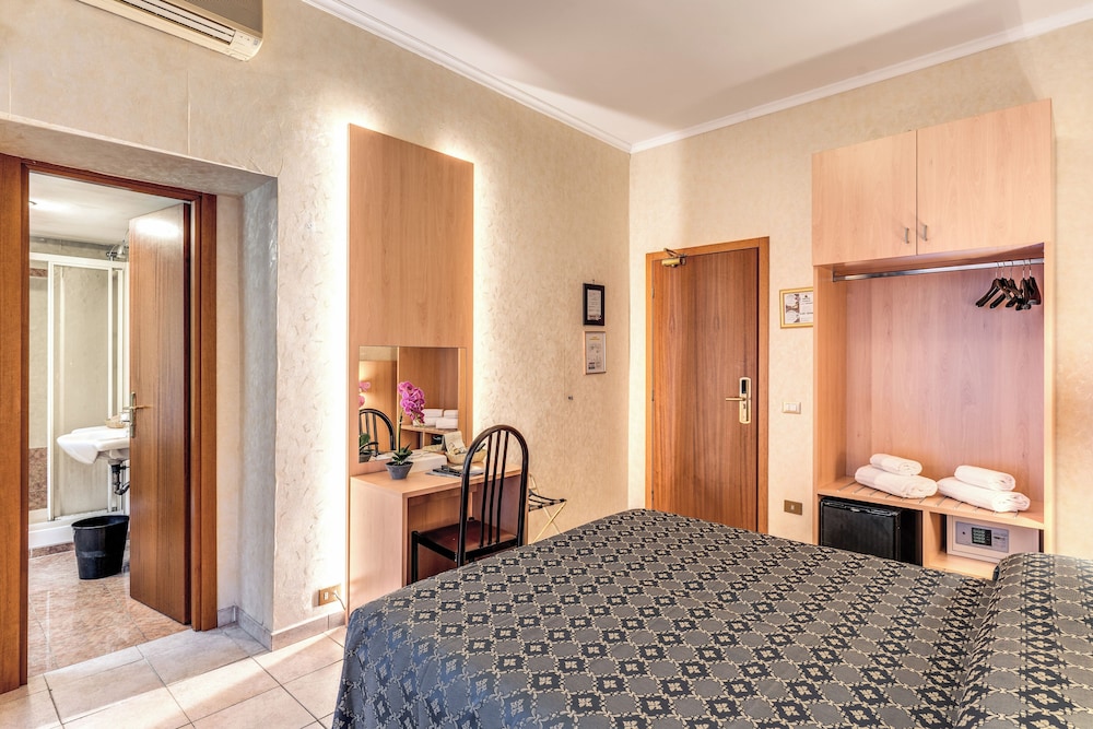 Orlanda Hotel 34/50