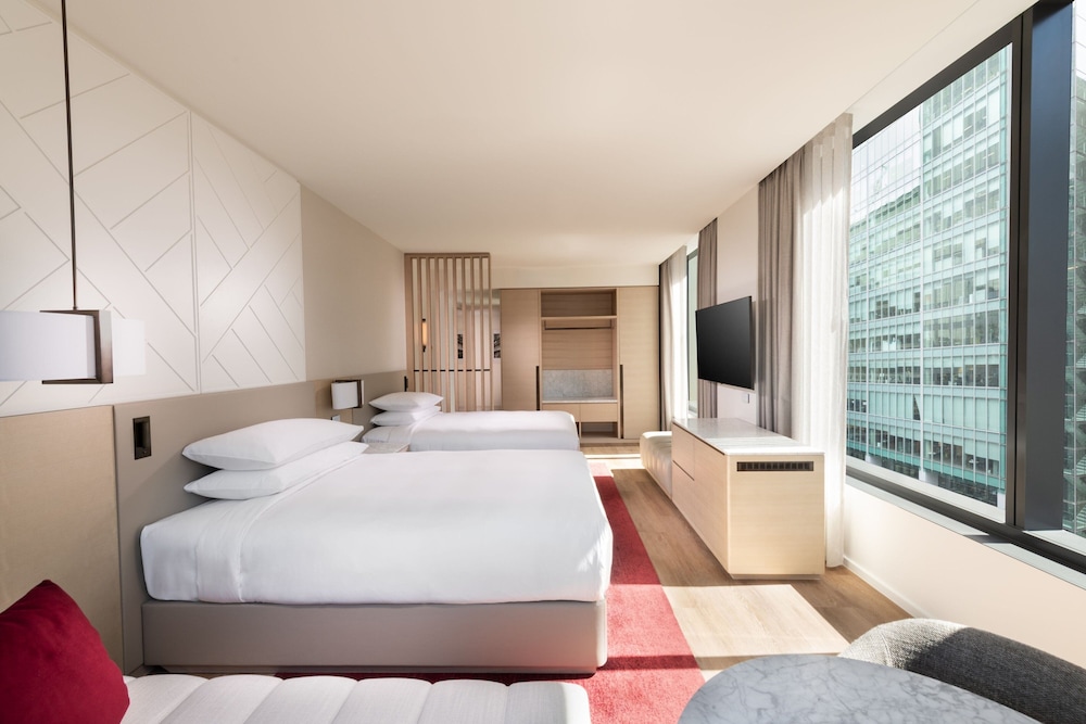 PREMIUM, 2 DOUBLE BEDS, CITY VIEW
