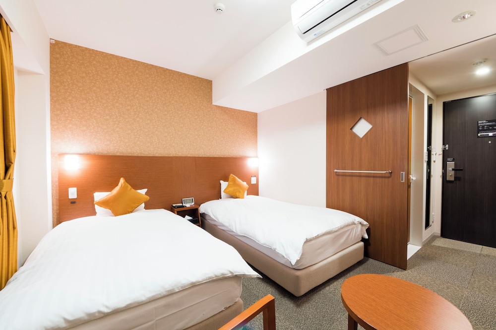 MODERATE, TWIN BEDS, UNIT BATH