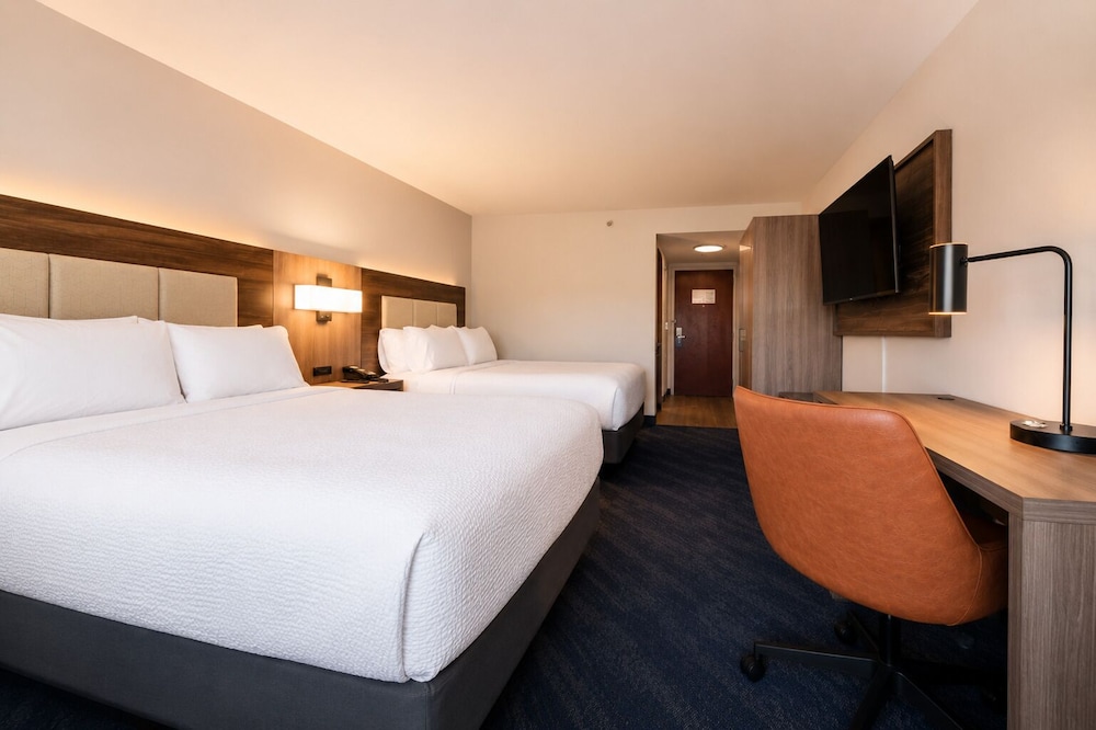 Holiday Inn Express Hotel Suites Niagara Falls 27/75