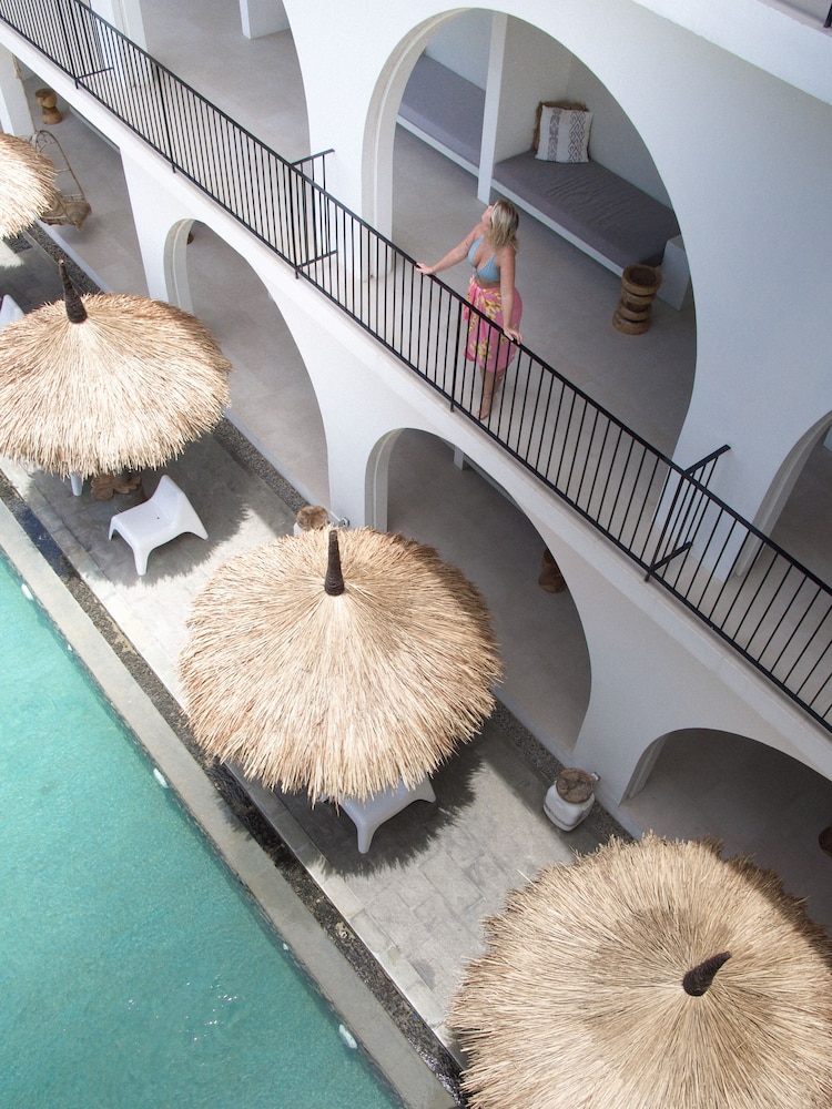 El Tropico Boutique Hotel 44/50