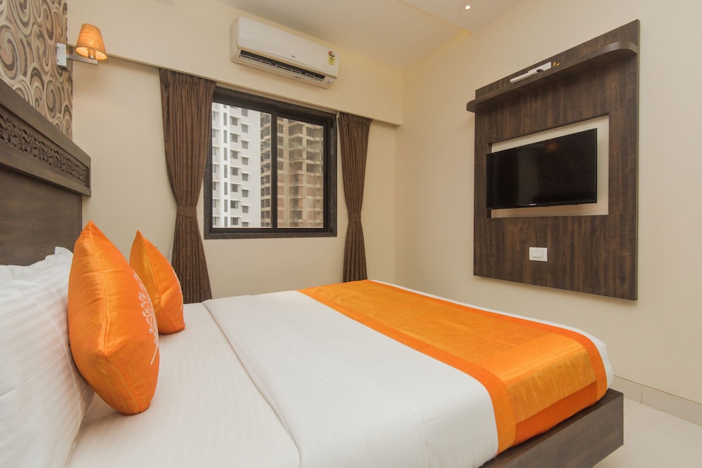 Oyo 10650 Hotel Lotus Residency 18/30