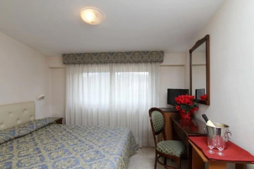 Mondial Park Hotel 39/50
