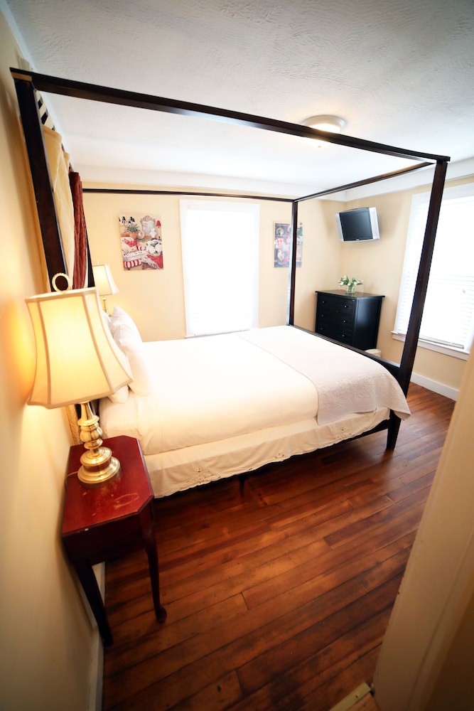 The Kennebunk Inn 12/50