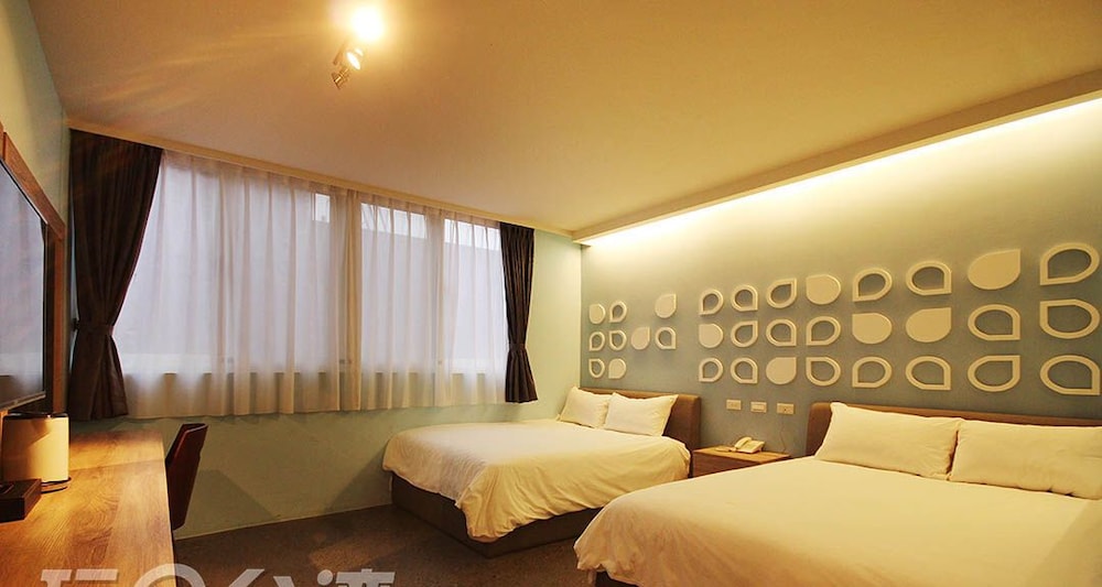 Travel Light Hotel 7/50