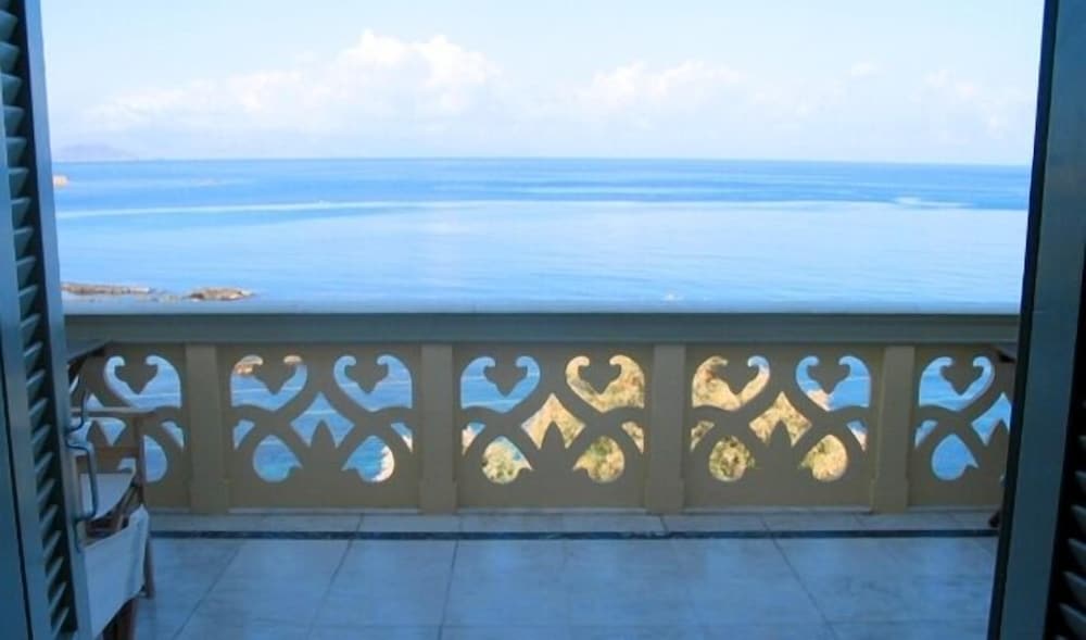 Villa Andromeda 10/75