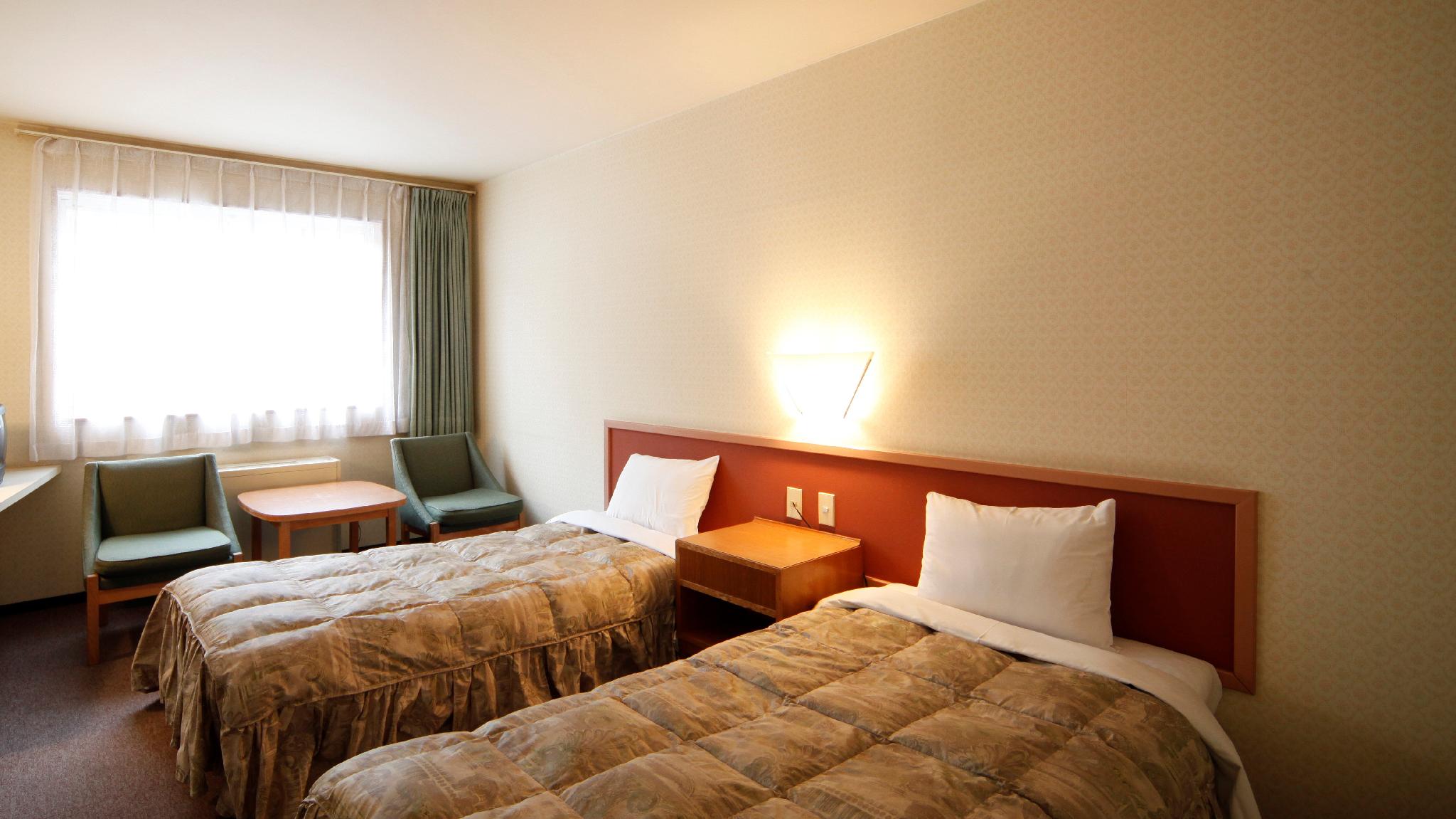Room, Twin Beds, Smoking