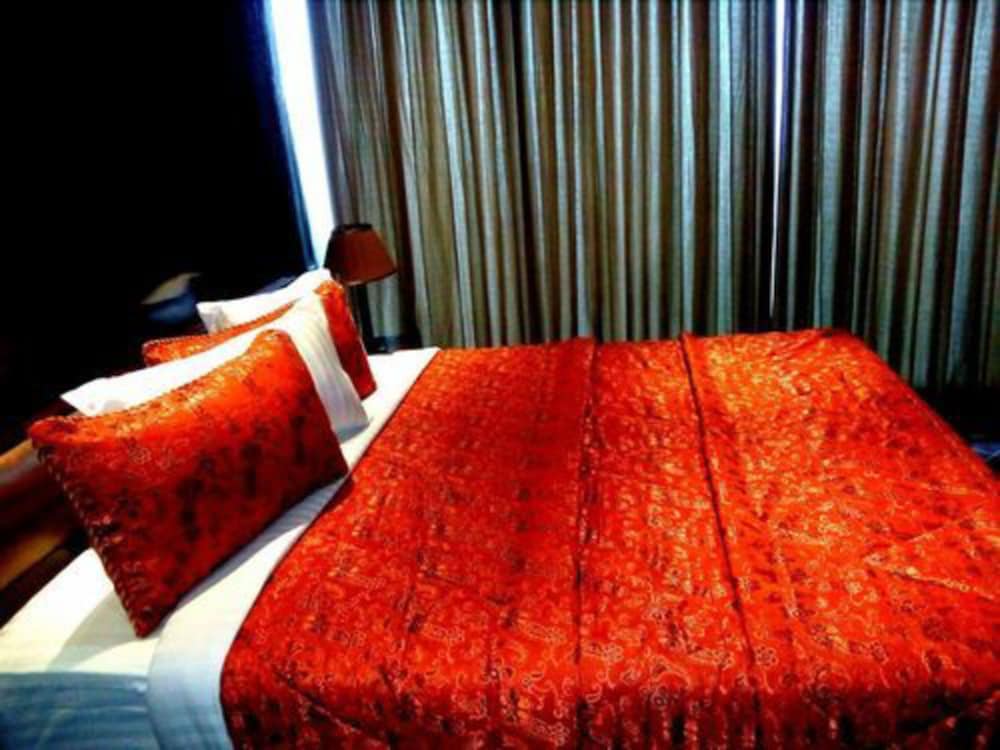 Bling International Hotel Multan 12/24