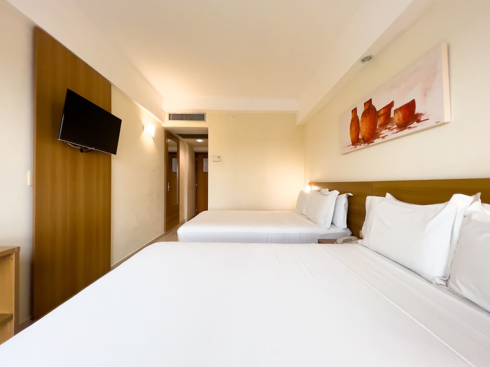 STANDARD, 2 DOUBLE BEDS