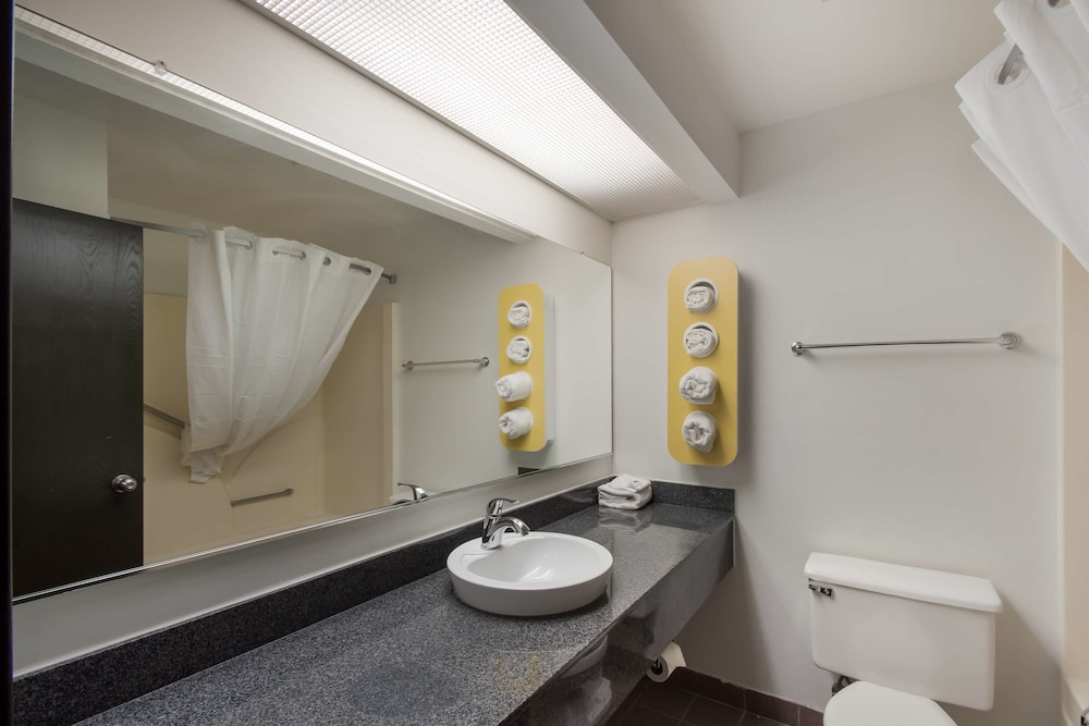 Motel6 Rothschild 14/37