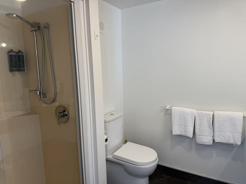 Wallaceville Motor Lodge 44/48