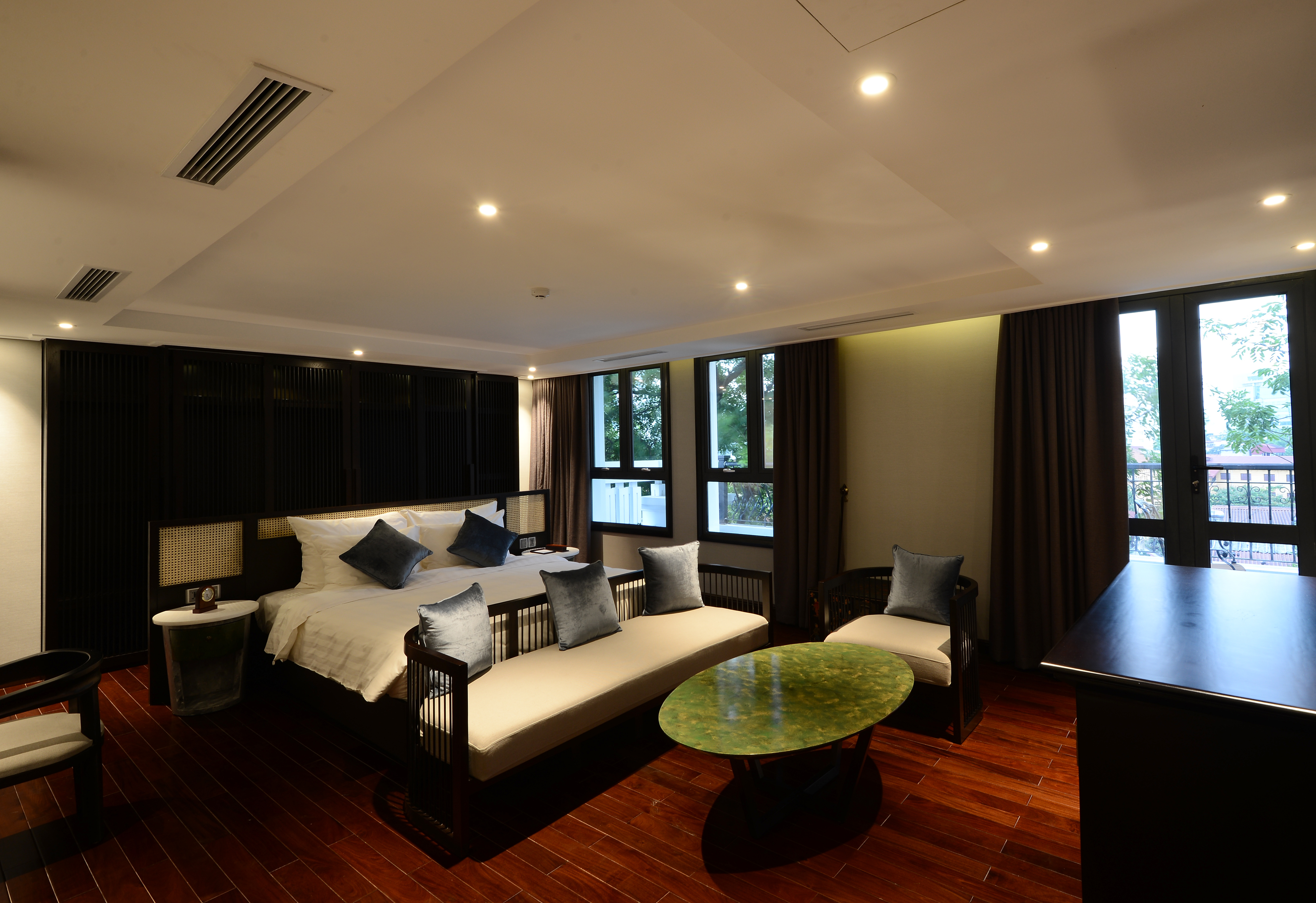 جناح بشرفة