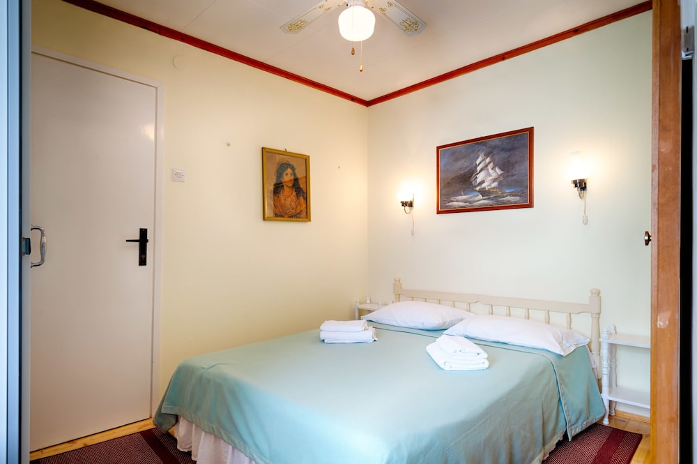 Mira Seafront Guesthouse 4/46