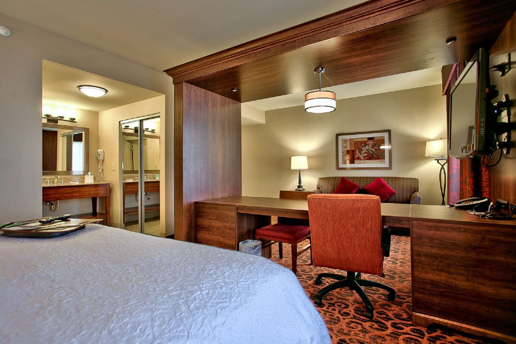 SUITE, KING BED, MOUNTAIN VIEW
