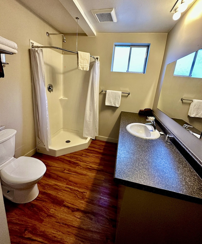 Whale s Tail Guest Suites 33/33