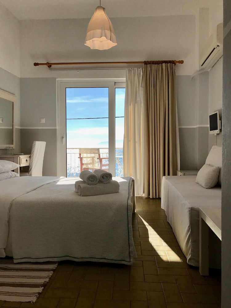 Paradisos Hotel 13/50