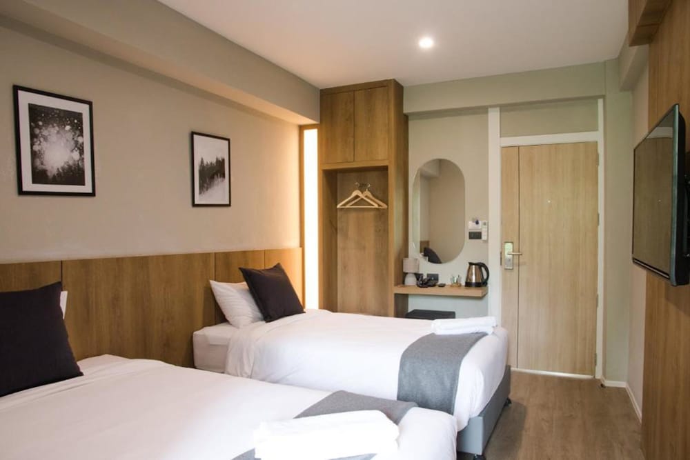 B Stay Hotel 14/40