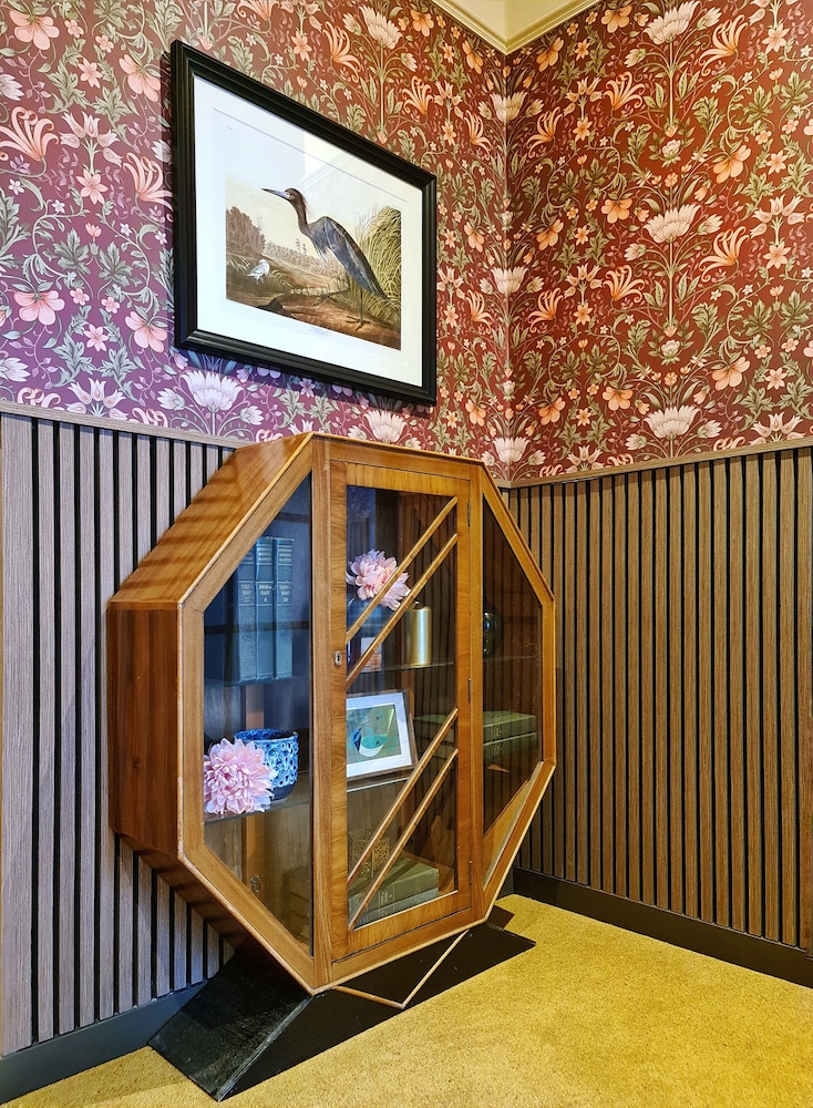 The Alyth Hotel 4/50