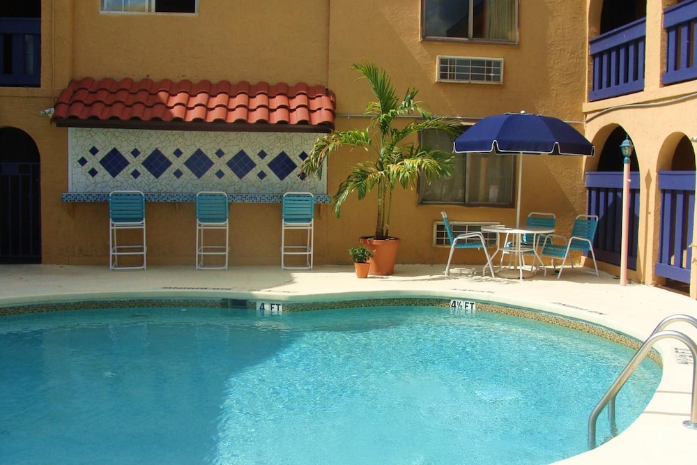 Sevilla Inn 39/41