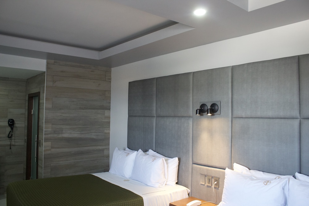 DELUXE, DOUBLE BED