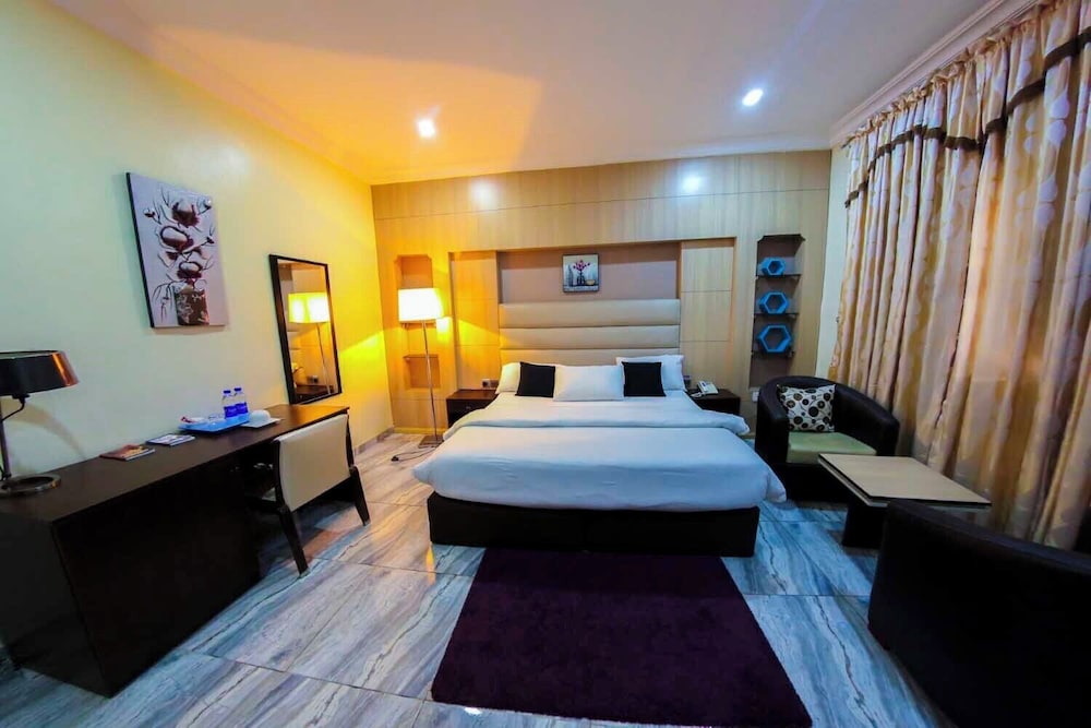 Golfview Hotel and Suites 27/63