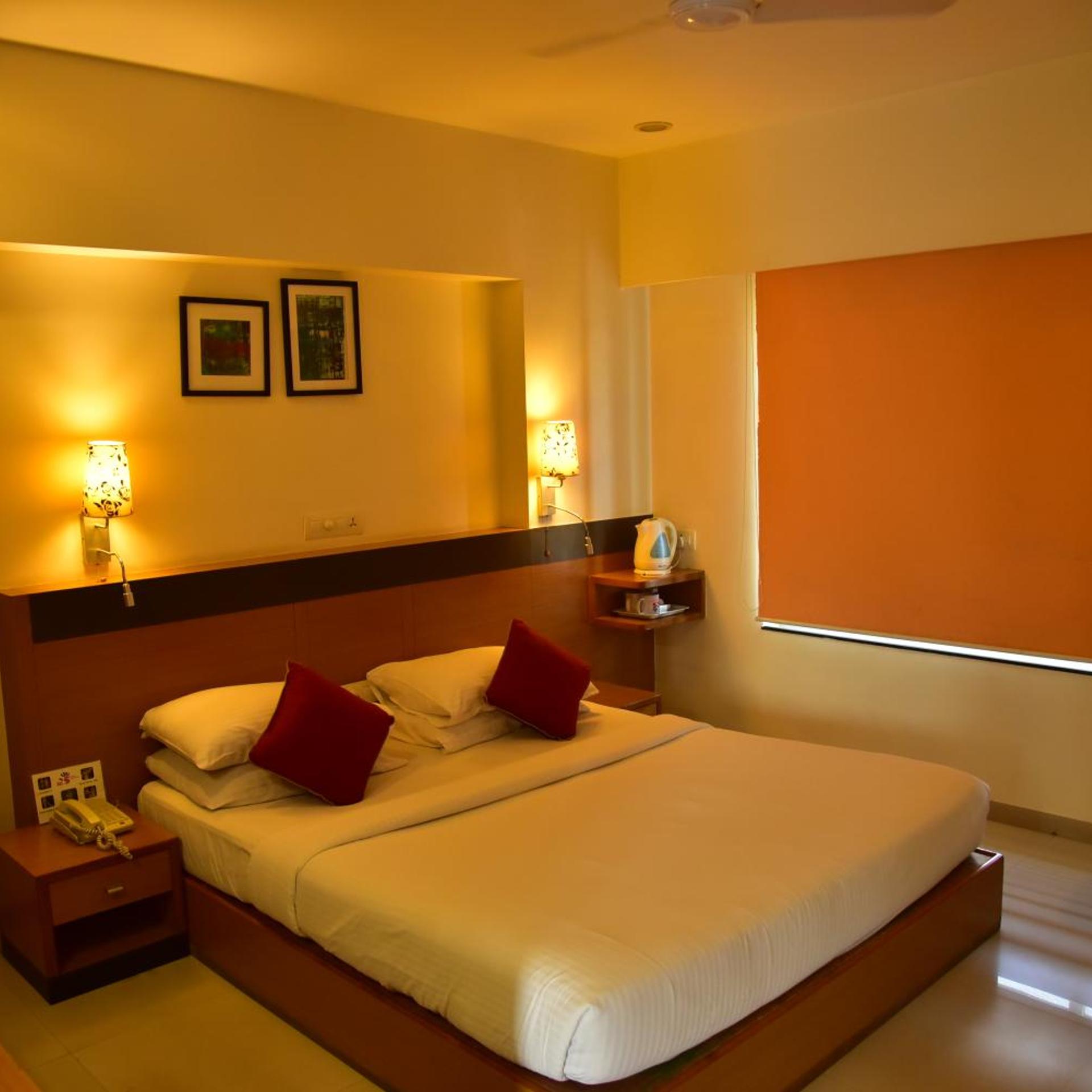 Hi 5 Hotel And Experience 15/39