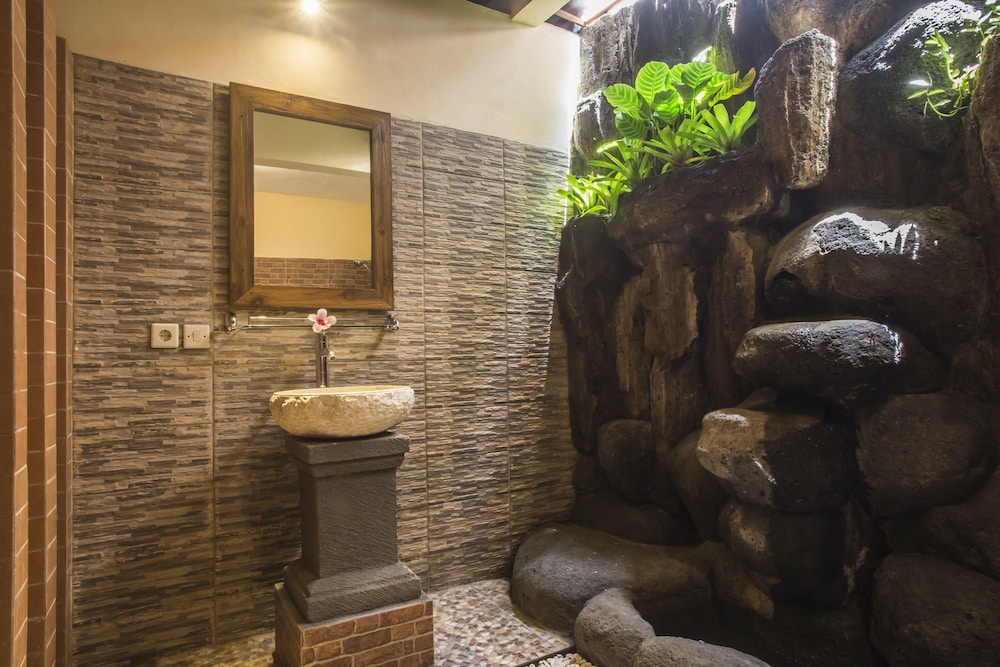 Capung Cottage 10/25
