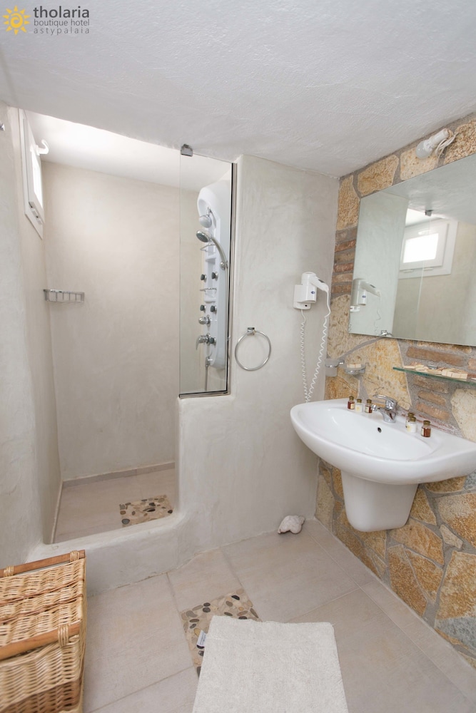 Tholaria Boutique Hotel 50/50