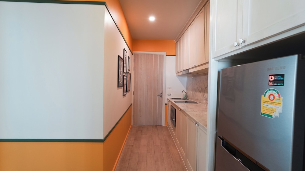 DLUX Condominium 21/44