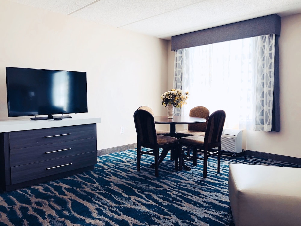 Comfort Inn and Suites Greenville 6/40
