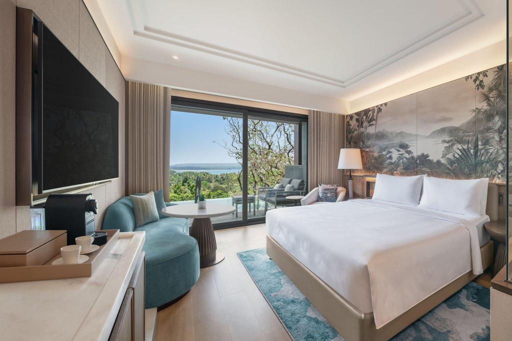 Luxury, Suite, King Bed, Garden View, Plunge Pool
