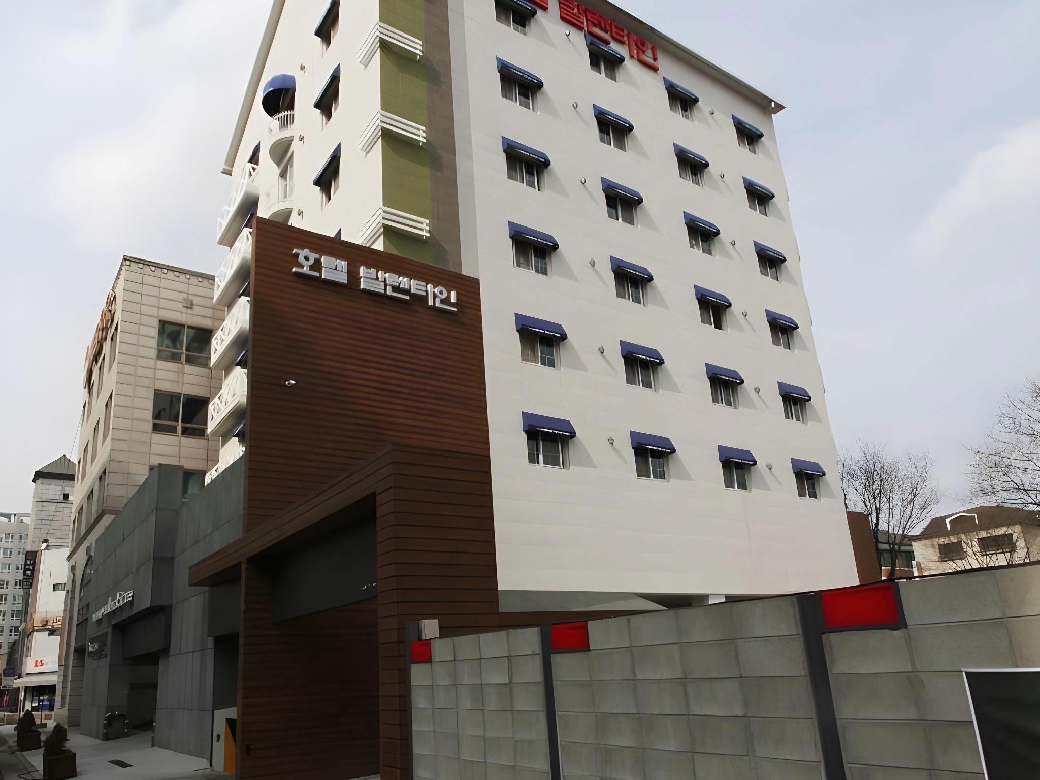 Valentine Hotel 4/34
