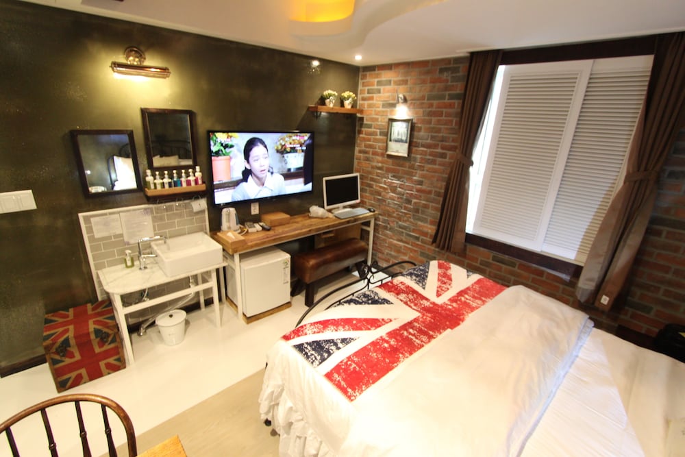 February Hotel Hwanggeum 64/93